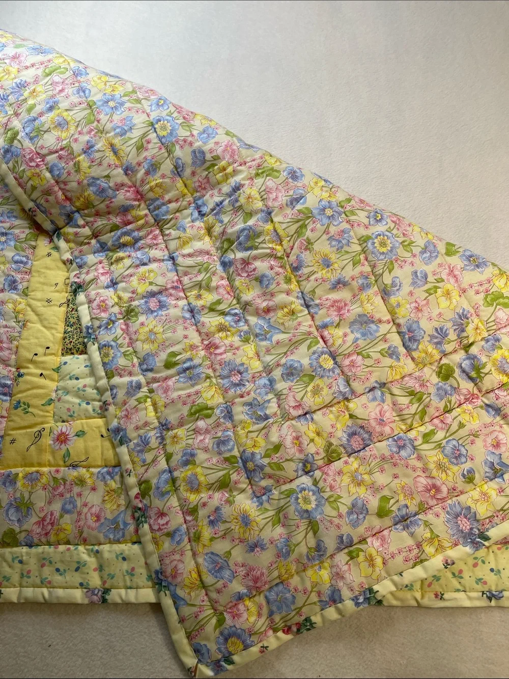 HANDCRAFTED Yellow Patchwork Floral Quilt - Soft Pastel Bedding  NEW 40x35 in.